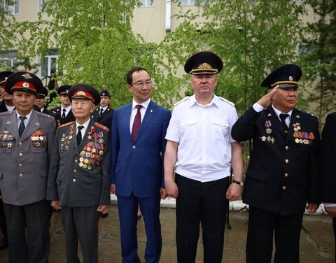 Глава Якутии Айсен Николаев учредил специальные социальные выплаты отдельным категориям сотрудников МВД