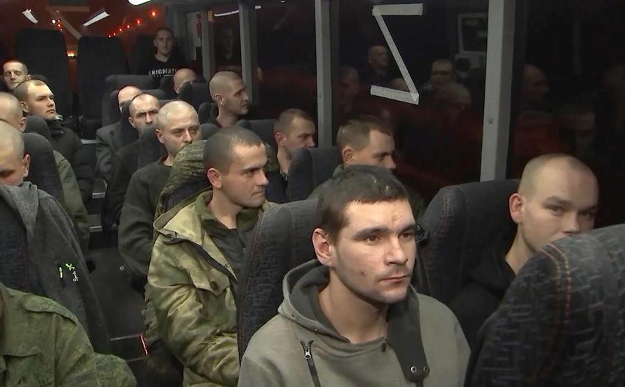 Депутат саралиев обмен пленными. Российские военнопленные. Обмен военнопленными сегодня фото. Саралиев обмен пленными. Фото пленных российских.