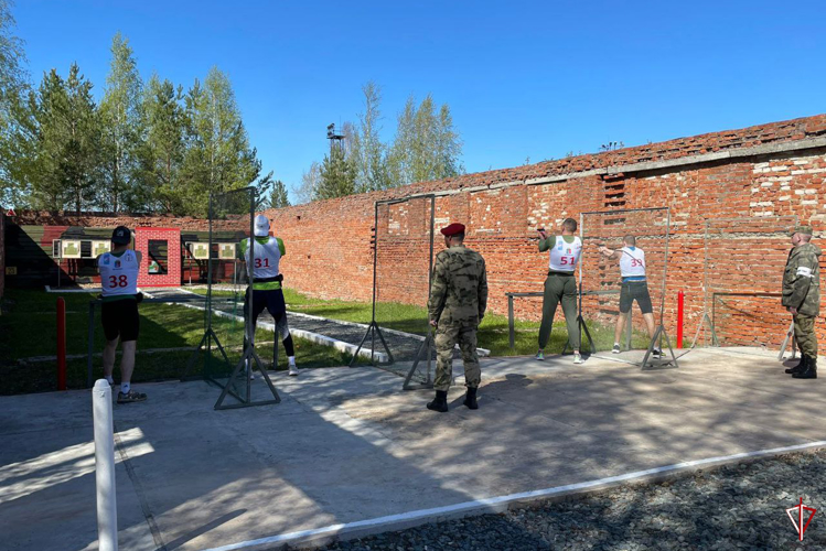 Росгвардейцы из Удмуртии завоевали первое место в чемпионате бригады по служебному биатлону