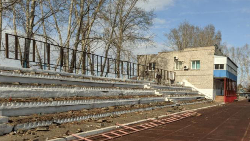 На стадионе «Урожай» в Тамбовке впервые за 30 лет проводят капремонт - gtrkamur.ru