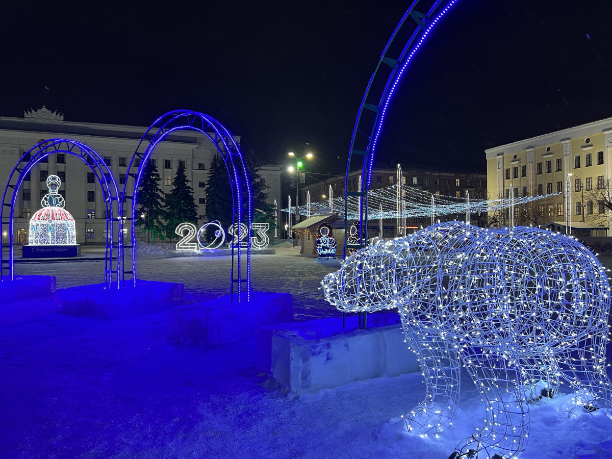 в кирове есть театральная площадь