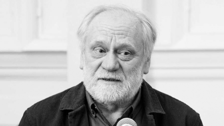 Умер театральный художник Юрий Устинов