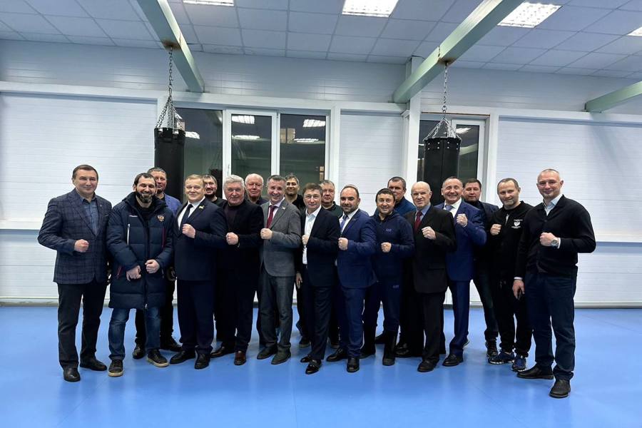 Депутаты Виктор Горбунов и Сергей Семенов приветствовали участников чемпионата и первенства Чувашии по боксу
