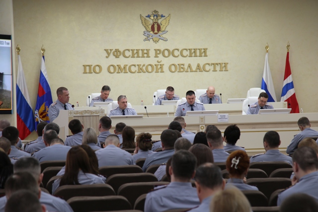 В рамках еженедельного совещания по подведению итогов служебной деятельности за прошедшую неделю начальник УФСИН России по Омской области Сергей Балдин поздравил отличившихся сотрудников