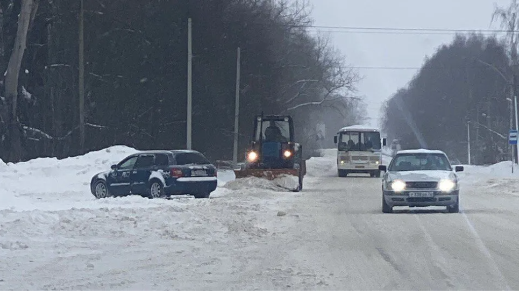 В Брянской области к уборке снега привлекли более 560 единиц спецтехники