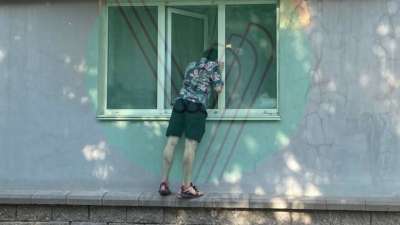 В Уфе прохожий помог малышу, который чуть не выпал из окна | Общество ...