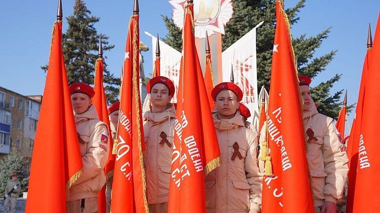 Знамя памяти: церемония вручения копий Знамени Победы прошла на Кубани