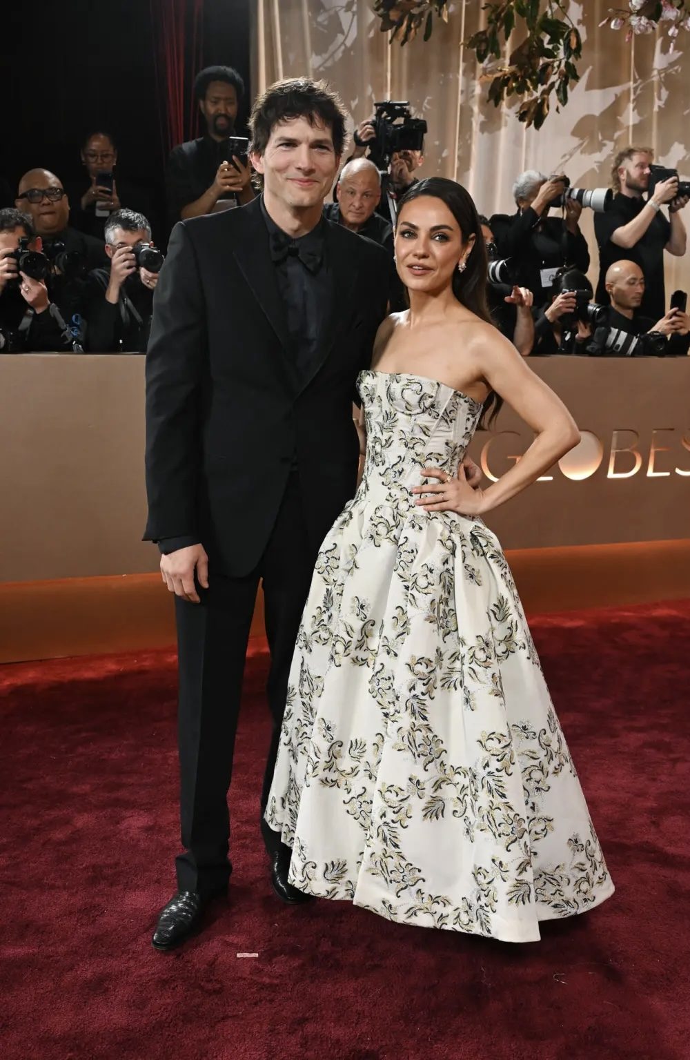 Золотой Глобус-2026: Мила Кунис, Джулия Робертс и Майли Сайрус