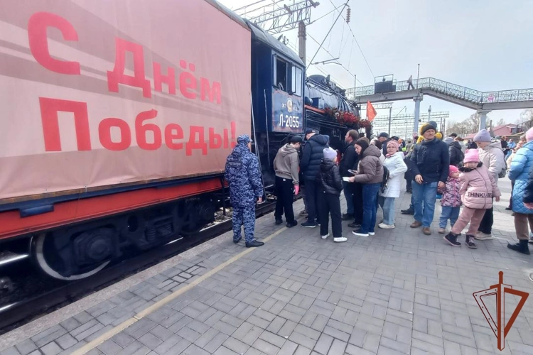 В Удмуртии росгвардейцы обеспечили безопасность во время прибытия «Поезда Победы» (видео)