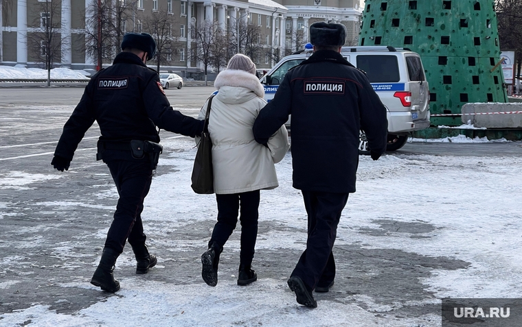 Город. Курган, задержание активистов, полиция, площадь ленина, задержание