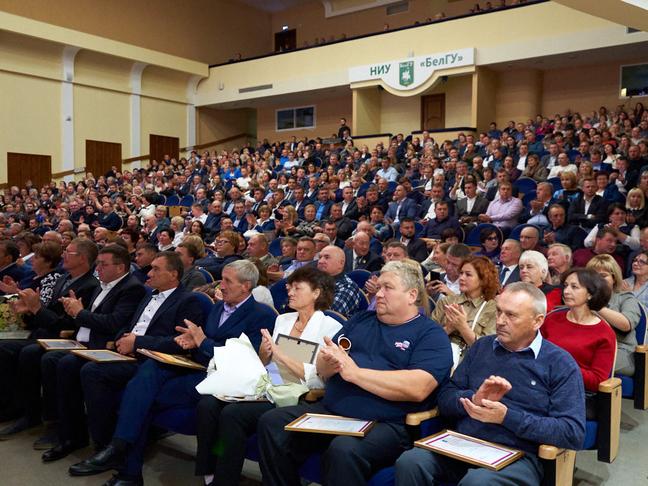 В Белгороде наградили работников сельского хозяйства и перерабатывающей промышленности - Изображение 2