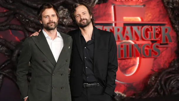 Росс Даффер и Мэтт Даффер на премьере пятого сезона сериала Netflix «Очень странные дела» (Фото Monica Schipper / WireImage)