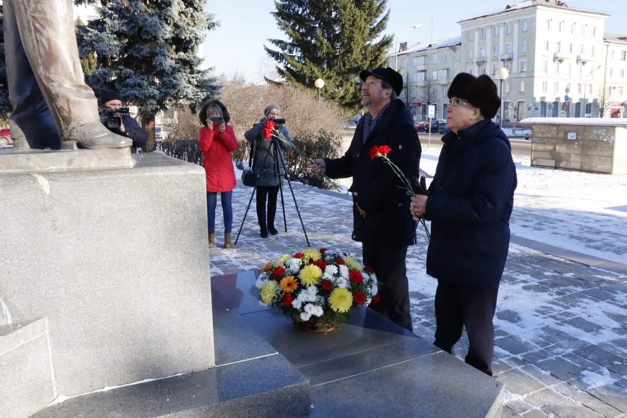 10 ноября 2011. Памятник воинам интернационалистам. Памятники героям России. Сквер героев России.