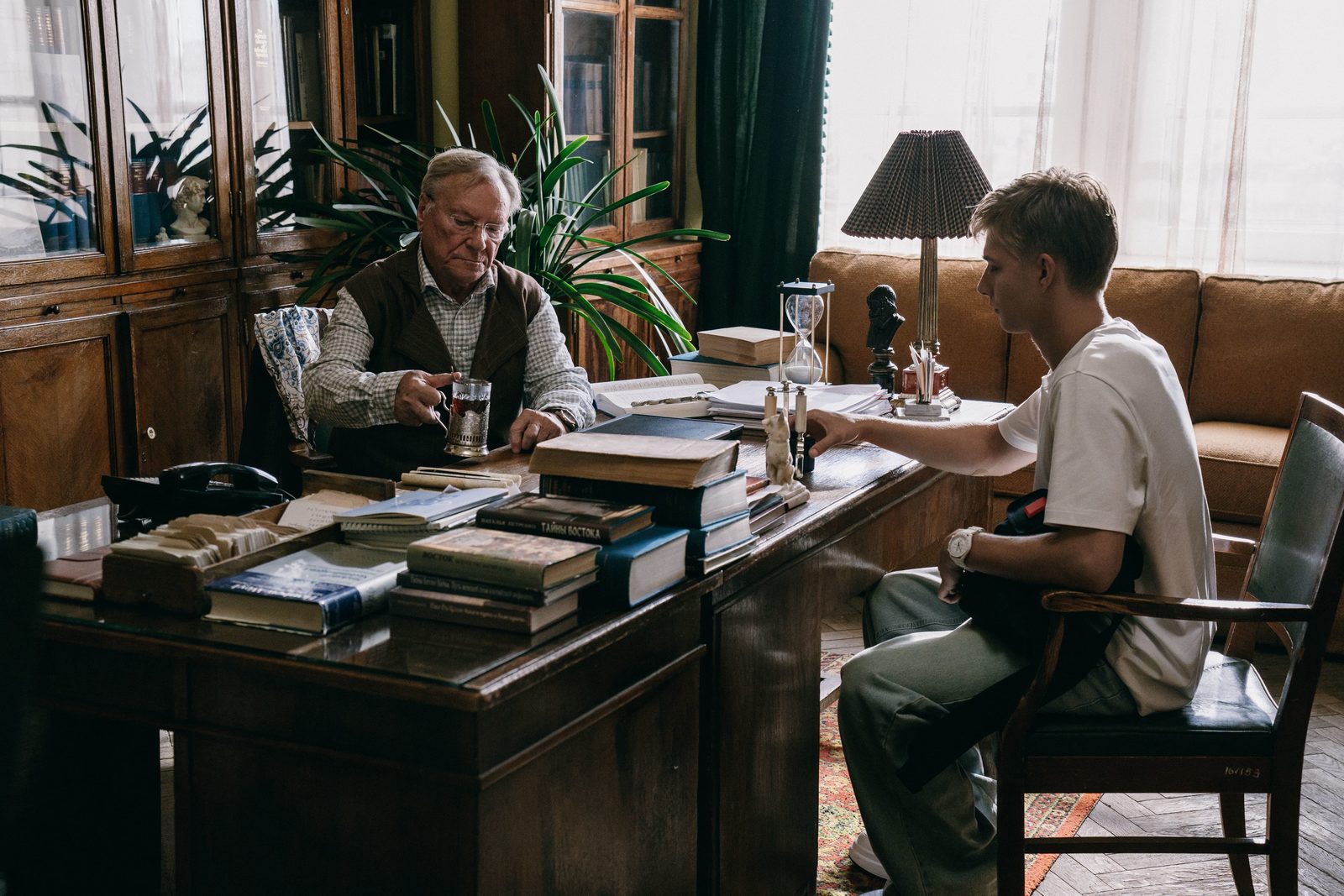 «Параллельная Москва»: Милош Бикович, Юлия Пересильд и Олег Савостюк в первом трейлере «Тайного города»