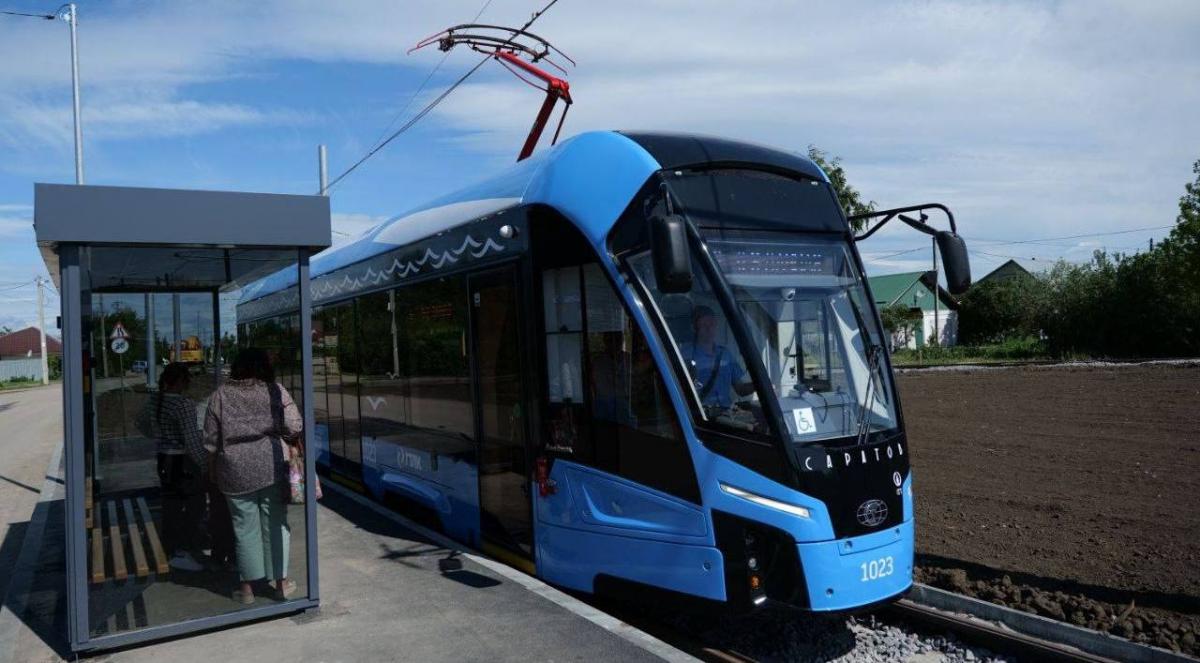 Мэр Саратова назвал зарплату водителей новых трамваев «Львенок» и «Богатырь»