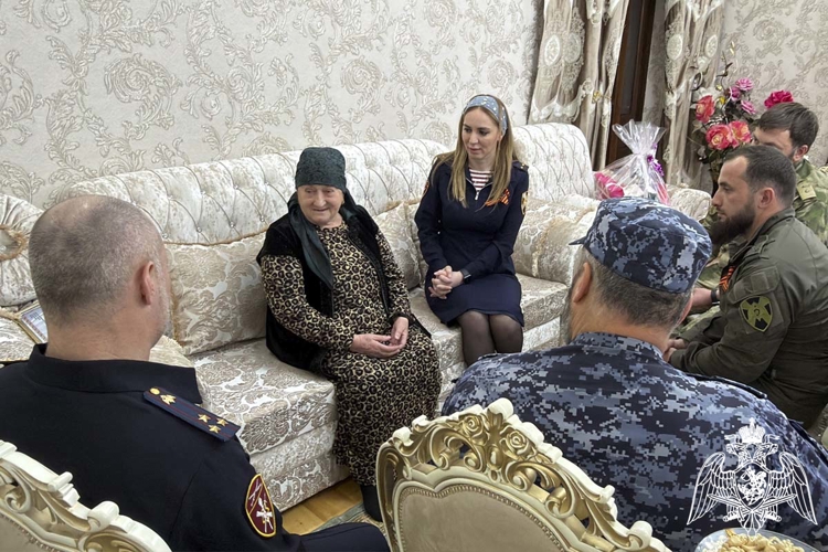 Росгвардейцы посетили Героя Труда России в Ингушетии