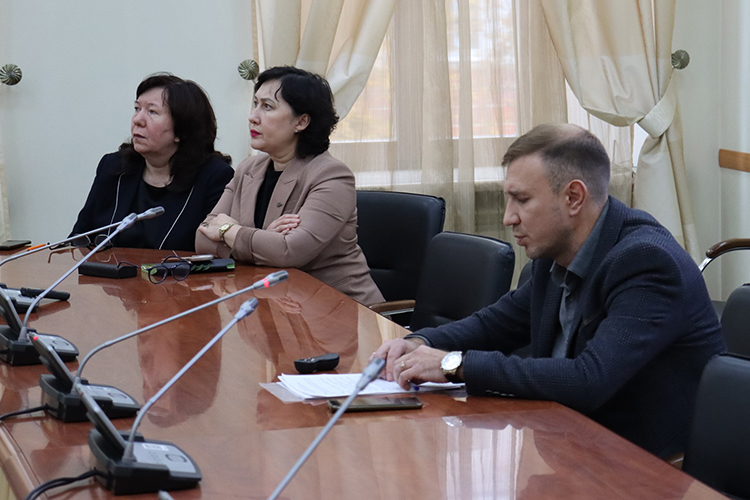 Из-за погодных условий «Казэнерго» не успело провести реконструкцию нескольких котельных в 2024-м, поэтому перенесло это в программу этого года. Защищать корректировки пришел начальник отдела стратегического развития Павел Игнатьев