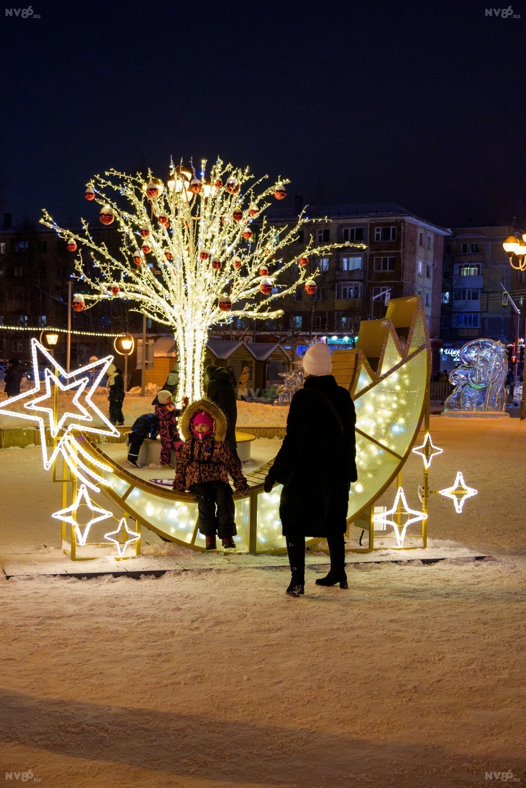 В Нижневартовске торжественно открыли ледовый городок. ФОТО