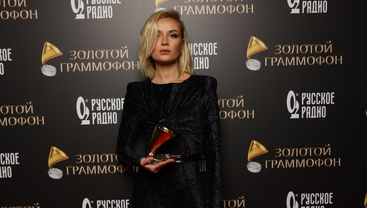 Краски золотой граммофон. Золотой граммофон 2023 гагарина. Известные певицы полина гагарина. Полина гагарина золотой граммофон. Золотой граммофон 2021.