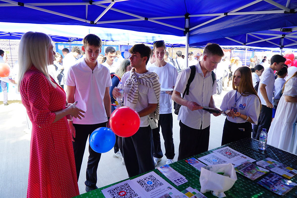Посетители стенда СПбПУ получили индивидуальные консультации по направлениям подготовки 