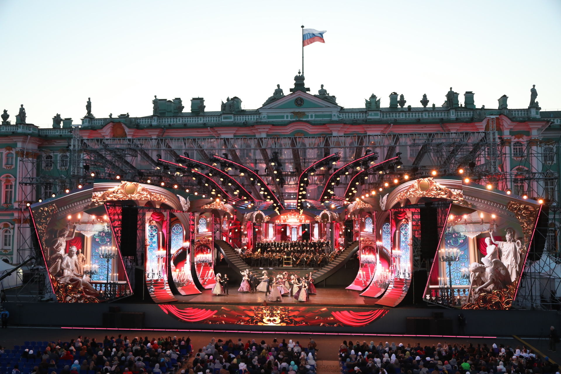 Лазерное шоу на дворцовой 2023 расписание. Лазерное шоу на дворцовой 2023 расписание. Лазерное шоу на дворцовой 2023 расписание. Петергоф вечером. Шоу на дворцовой.