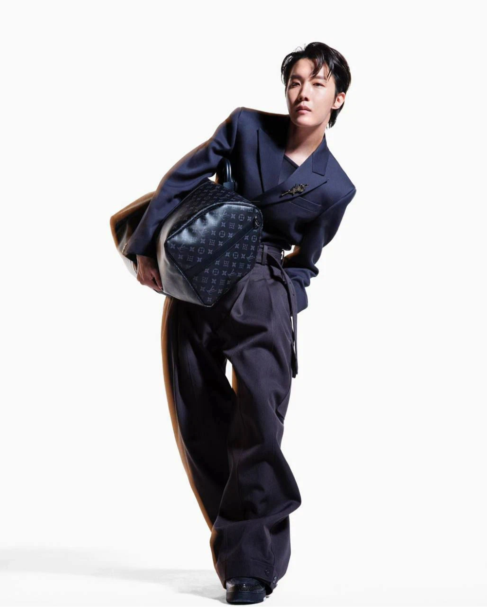 J-Hope из BTS снялся в рекламной кампании Louis Vuitton (фото 3)