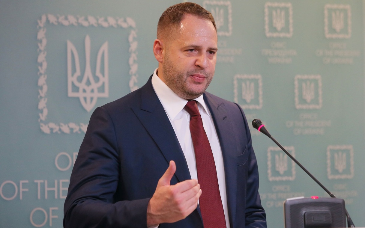 Ермак заявил, что не общался с гадалками и не знает никакую 