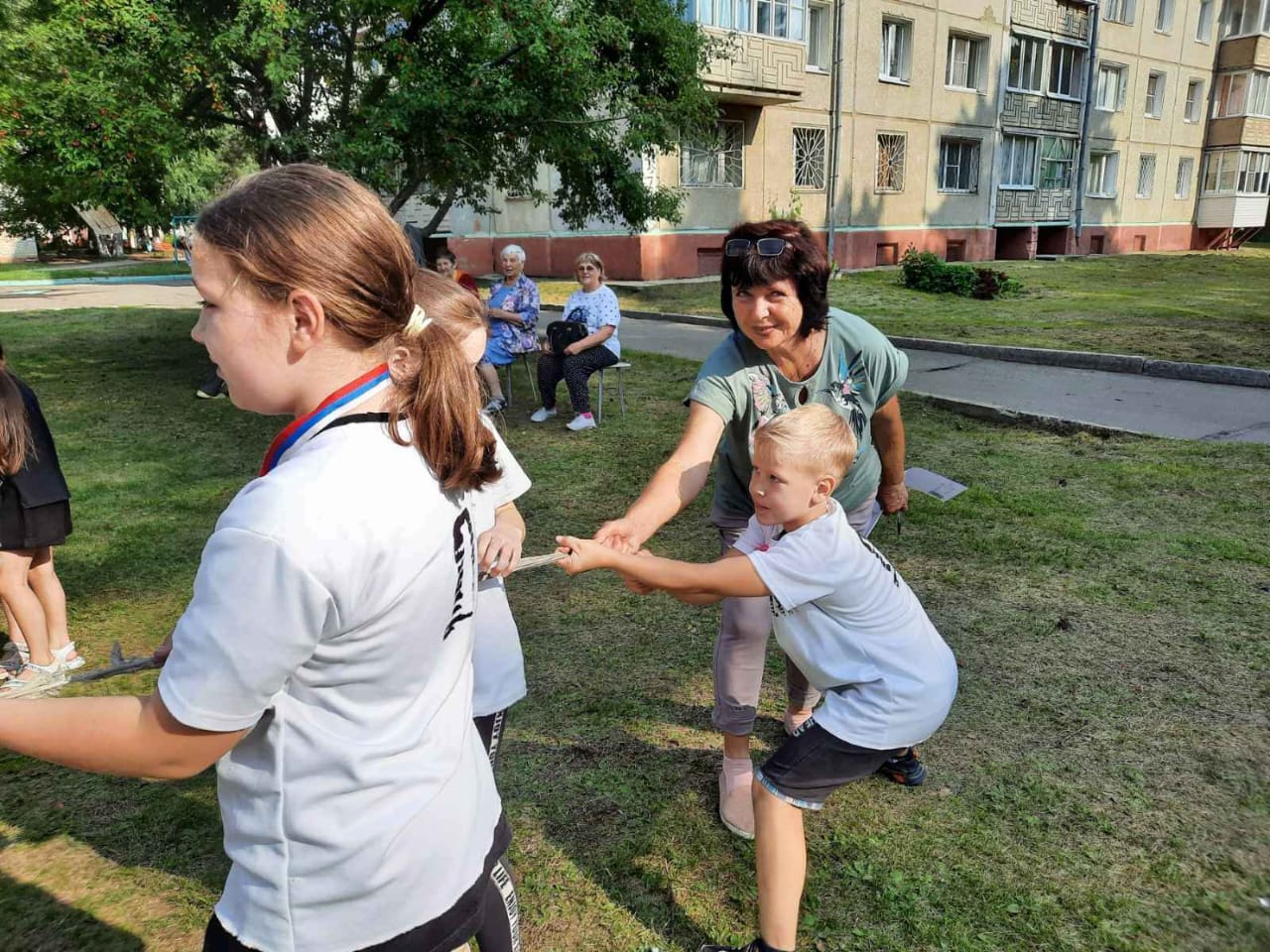 Праздник день дворового