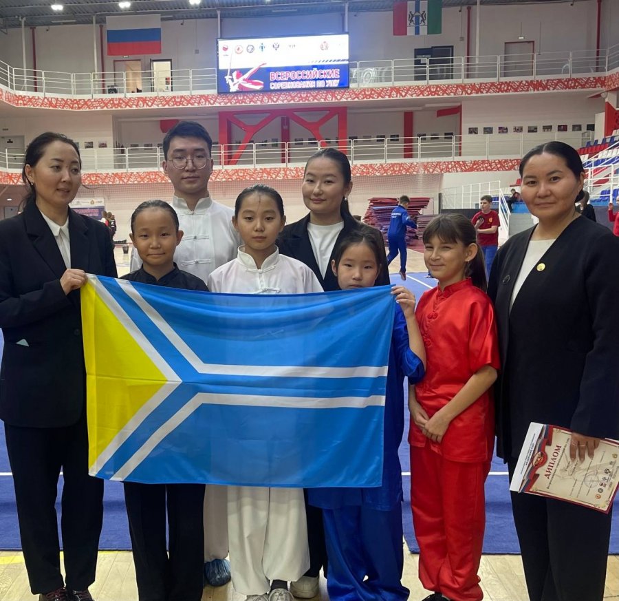 Коллекцию медалей всех видов собрала команда ушуистов Тувы на всероссийских соревнованиях