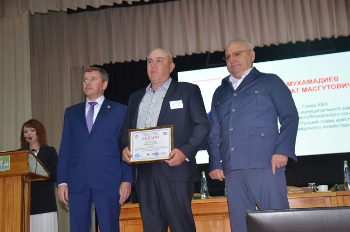 Марат Мухамадиев награжден дипломом победителя в республиканском конкурсе «Лучший глава крестьянского хозяйства»