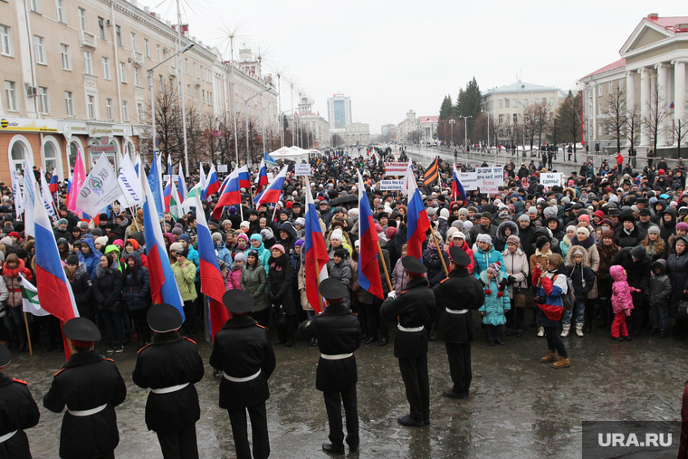 Митинг против рекрутеров. Протестное голосование. 500 человек на фото. Политический протест. Опрос митинг.