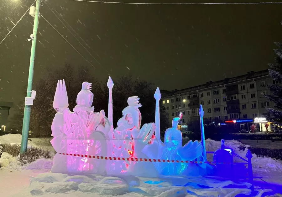 В Бийске заканчивают подготовку города к новогодним праздникам