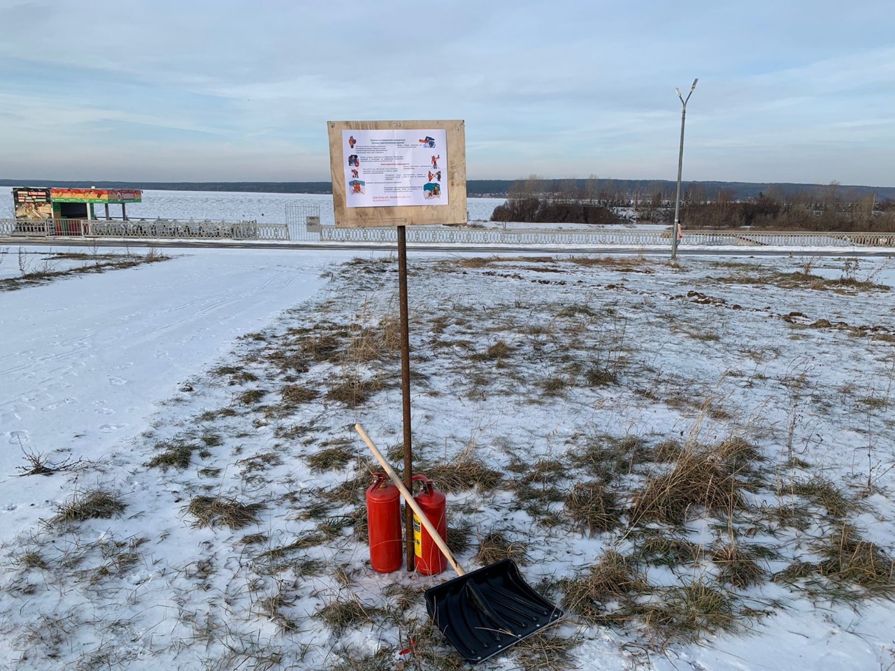 запуск салюта. набережные челны. площадки для пиротехники. запускать салют. места для пиротехники.