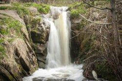 Водопад является рукотворным