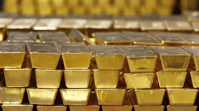Запад следует примеру незападных стран, переводя долларовые активы в золото — Financial Times