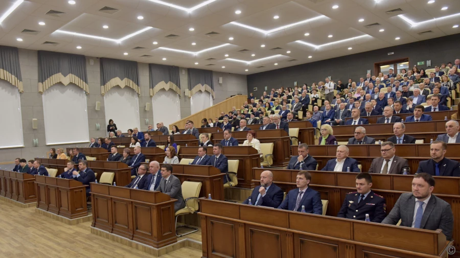 Депутаты заслушали годовой отчет главы Барнаула Вячеслава Франка о проделанной работе.