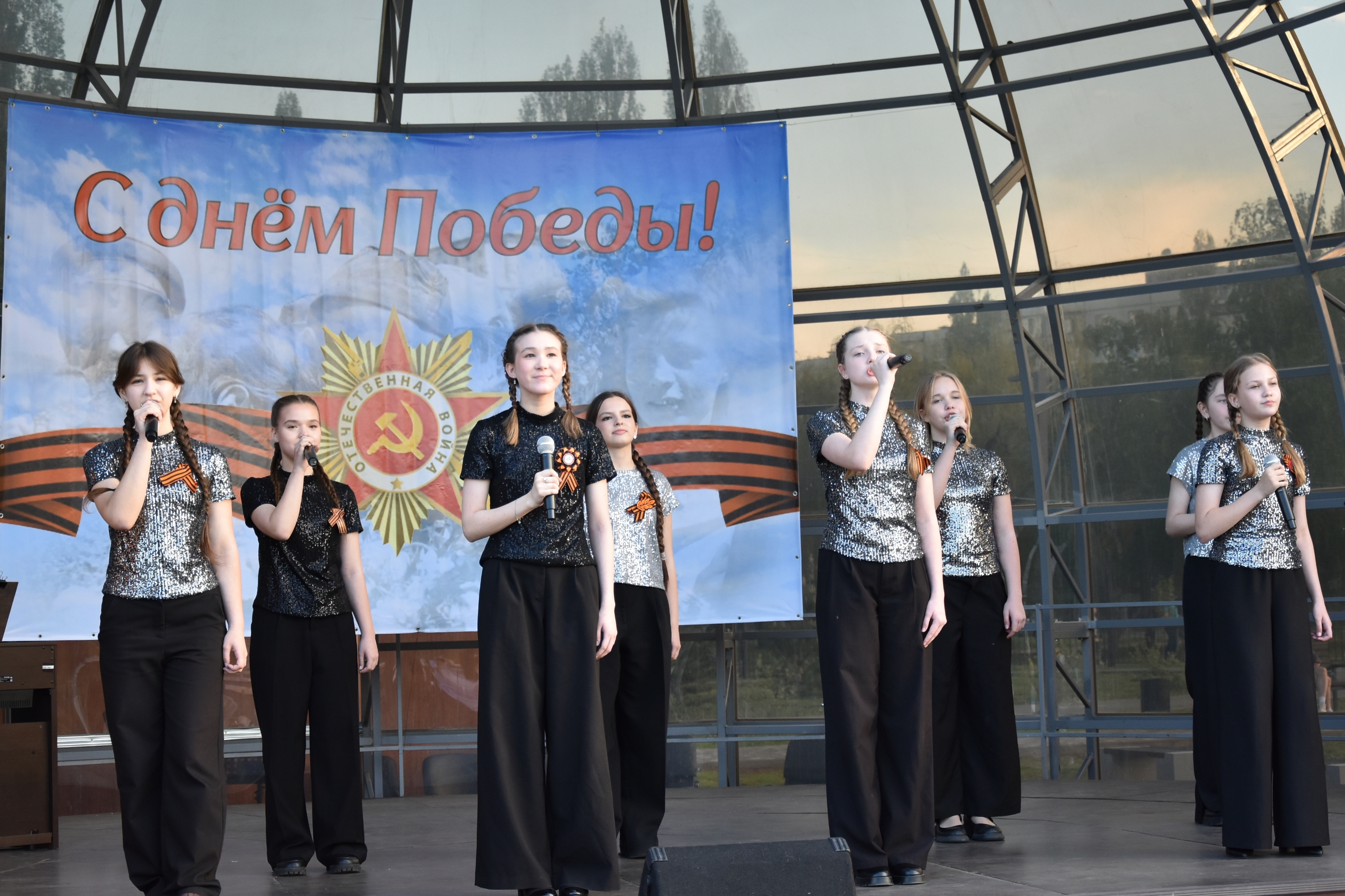 В парке «Центральный» прошел праздничный концерт «Мы память Победы в сердцах сохраним» 