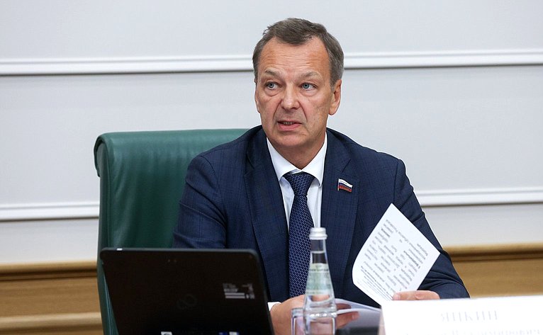 Андрей Яцкин