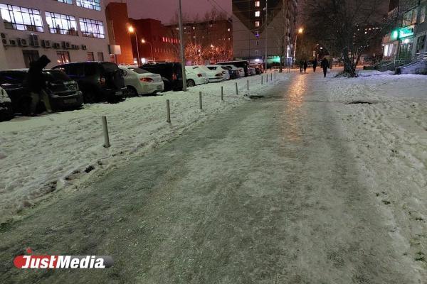 В Полевском УК выплатит пенсионерке 400 тысяч рублей за перелом ноги на тротуаре - Фото 1