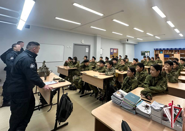 В Якутске спецподразделения Росгвардии провели серию мероприятий в рамках Дня Героев Отечества 