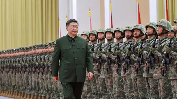 Си Цзиньпин на торжественной церемонии в 25-ю годовщину воссоединения Макао с Китаем (Фото EPA / TASS)