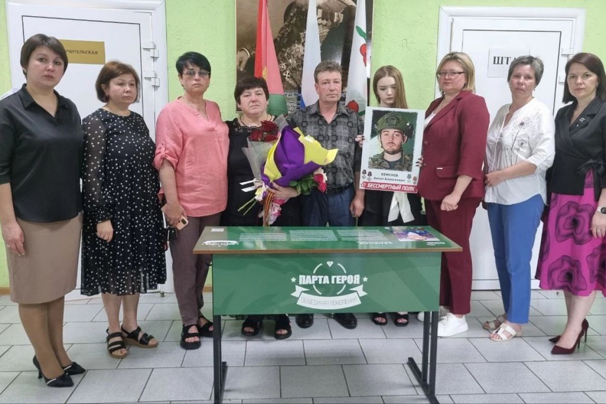 В Чаплыгине по инициативе единороссов открыли Парту героя