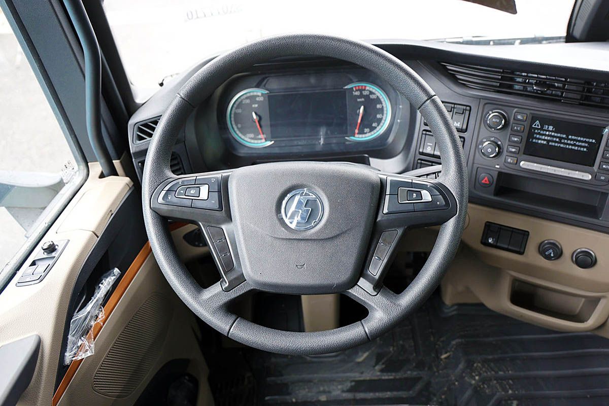 Электрический тягач Shacman H6000E 6x4 нового поколения