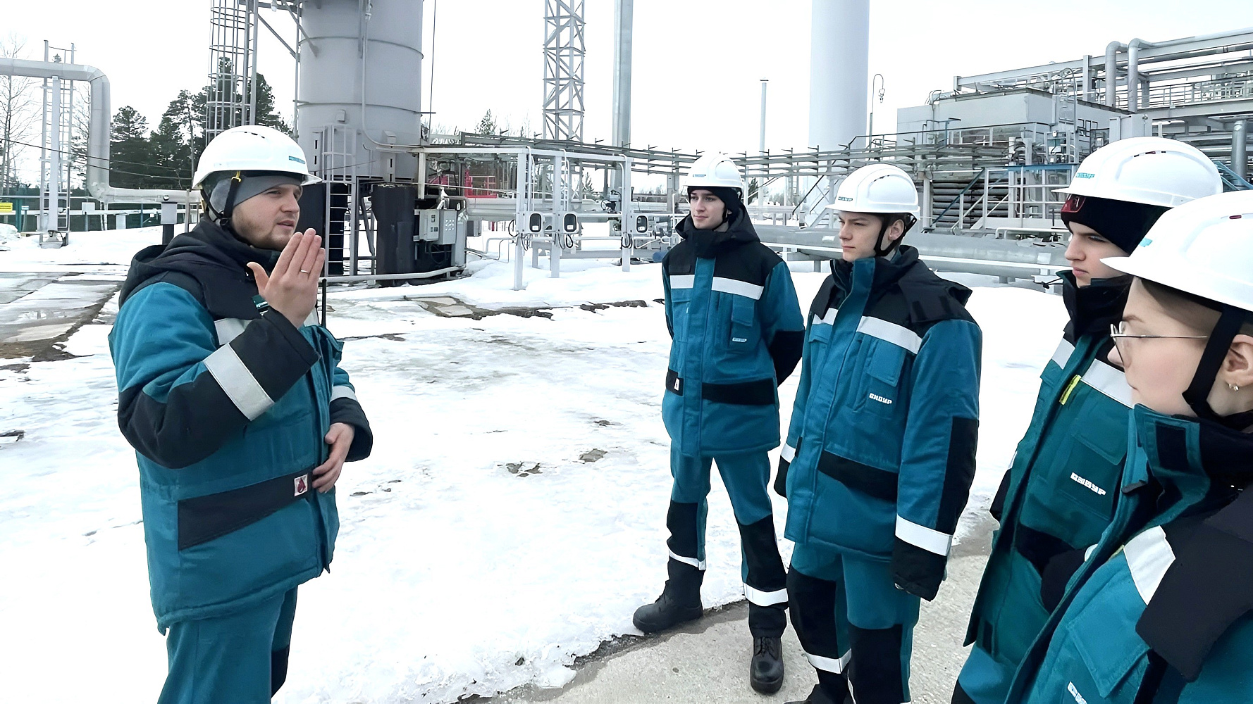 Молодые кадры для большой отрасли: практика на газоперерабатывающем заводе Югры меняет будущее страны