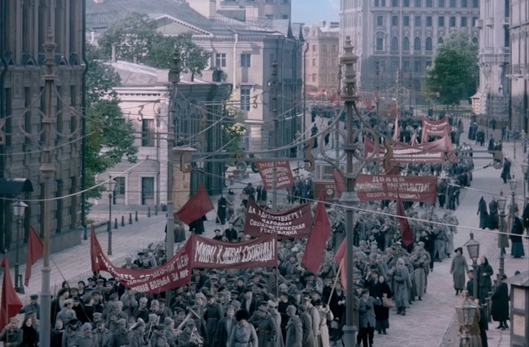 Сериал охватывает два десятилетия истории России