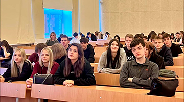 Дверь в мир PR и ораторского мастерства: бизнес-тренинг для московских школьников в РГГУ