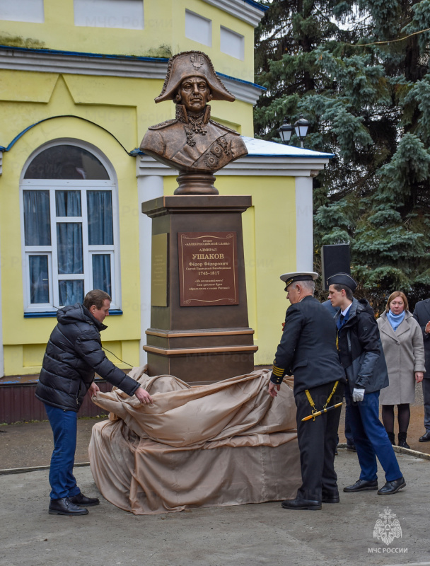 В городе Рузаевка состоялось торжественное открытие бюста Федора Ушакова