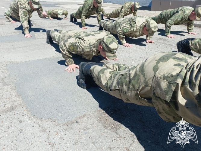 Военнослужащие Росгвардии приняли участие в международной акции «Рекорд Победы» в Саратове