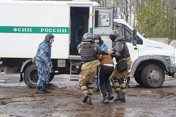 Конвоирование это. Конвоирование осужденных. Группа конвоирования. Управление по конвоированию Ярославль. Автомобили для конвоирования.