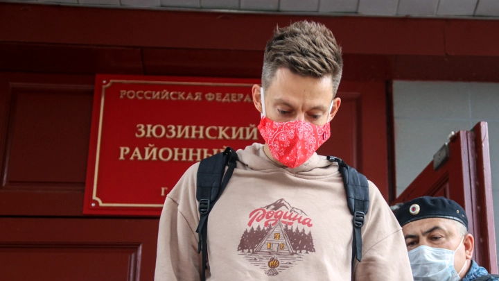 Mash: Дудь* просел в доходах в два раза после отъезда из России